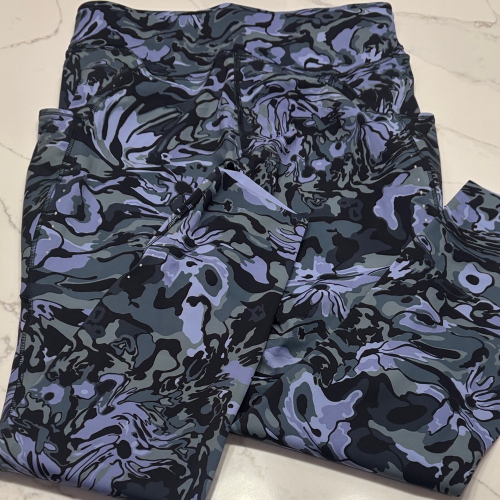 lululemon athletica Camouflage Leggings - Black and Blue - Picture 3 of 14